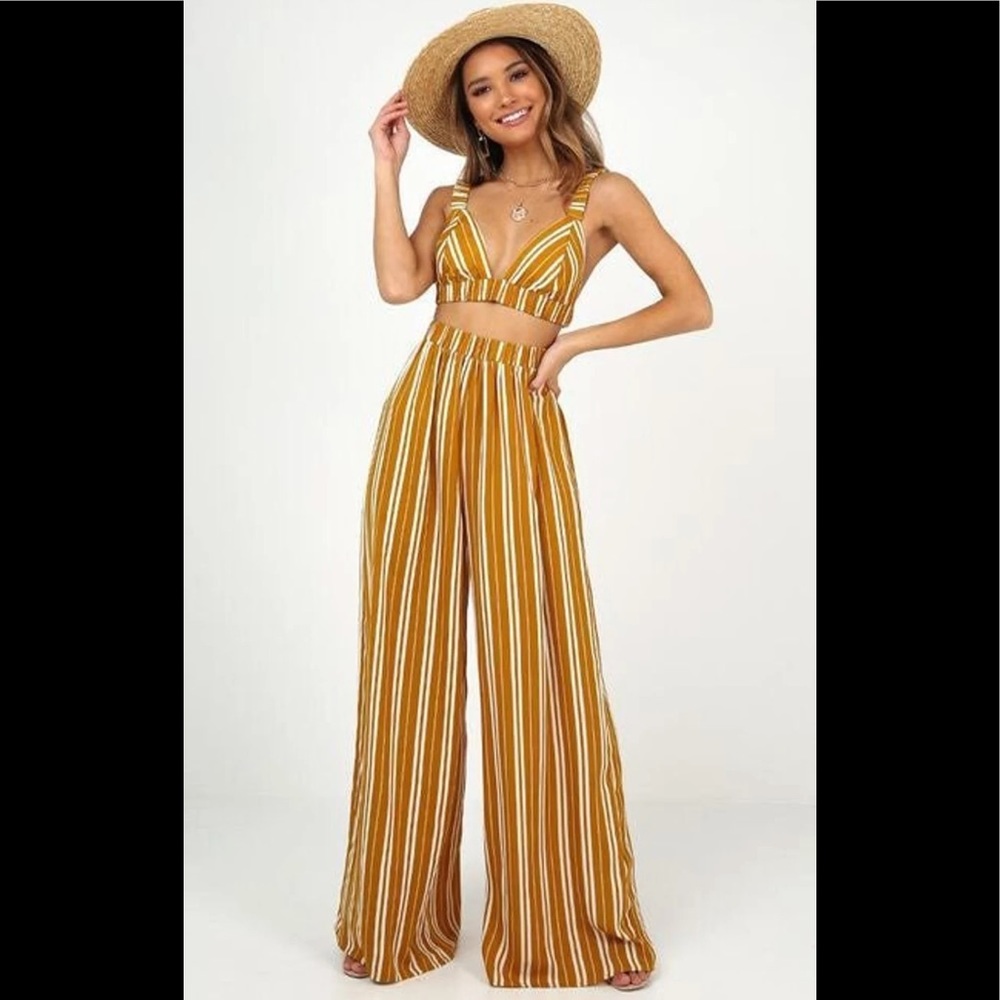 NWOT SIZE US 10 SHOWPO TWO PIECE SET!